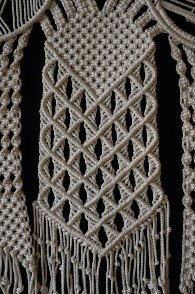 images/macrame/131-wallhanging-white-chaos-order
